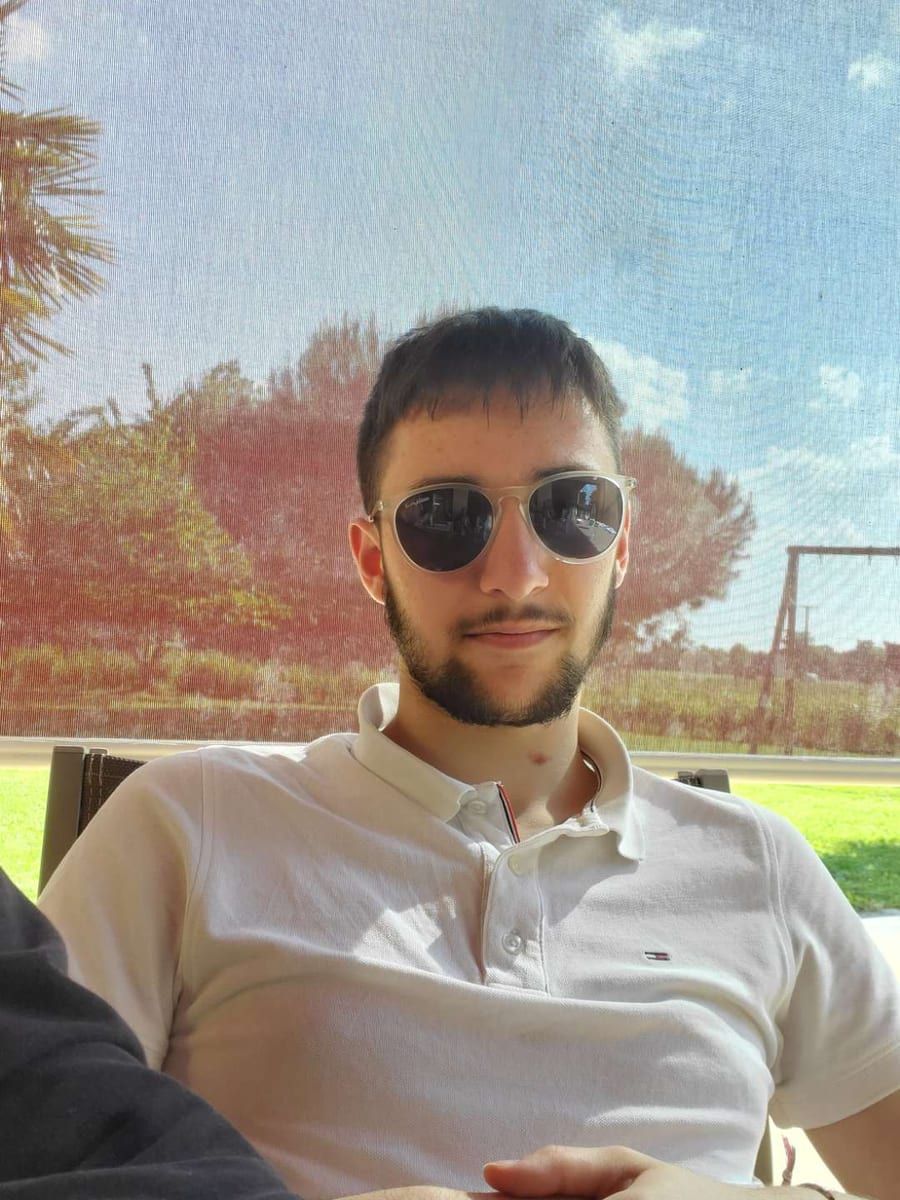 Sidjey - Gay mec à Zwillikon Profil de Sidjey, 22 ans, Gay mec à Zwillikon (Zurich)