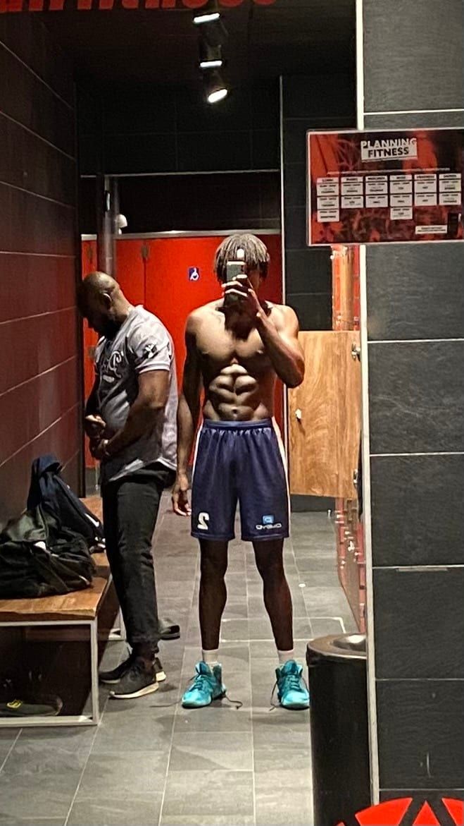 Sylvestre - Gay mec à Scheid Profil de Sylvestre, 27 ans, Gay mec à Scheid (Grisons)
