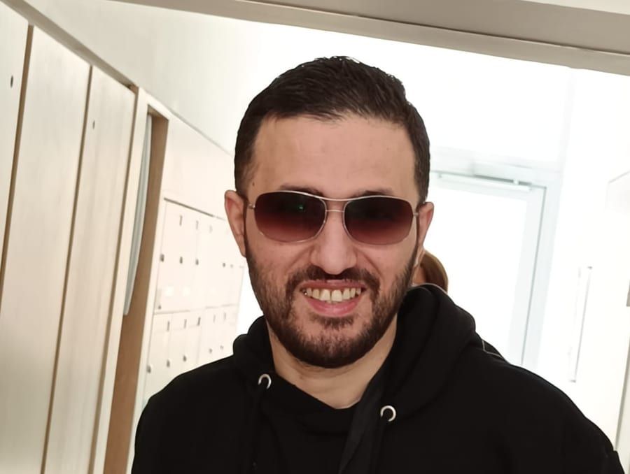 Mikolaj - Gay mec à Zernez Profil de Mikolaj, 42 ans, Gay mec à Zernez (Grisons)