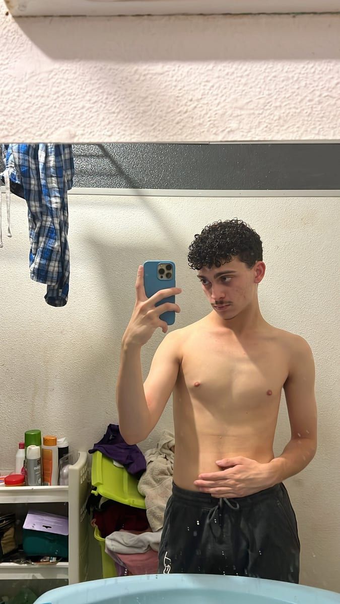 Profil de Meschac, 22 ans, Gay mec à Vendlincourt (Jura)