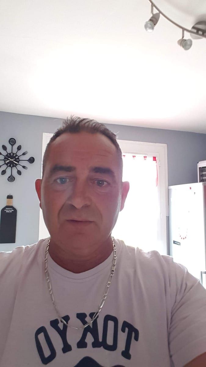 Venance - Gay mec à Zwischenflüh Profil de Venance, 29 ans, Gay mec à Zwischenflüh (Berne)