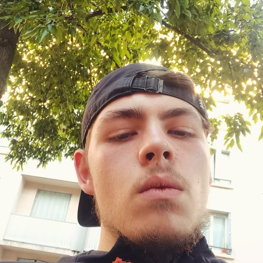 Agash - Gay mec à Zwillikon Profil de Agash, 25 ans, Gay mec à Zwillikon (Zurich)